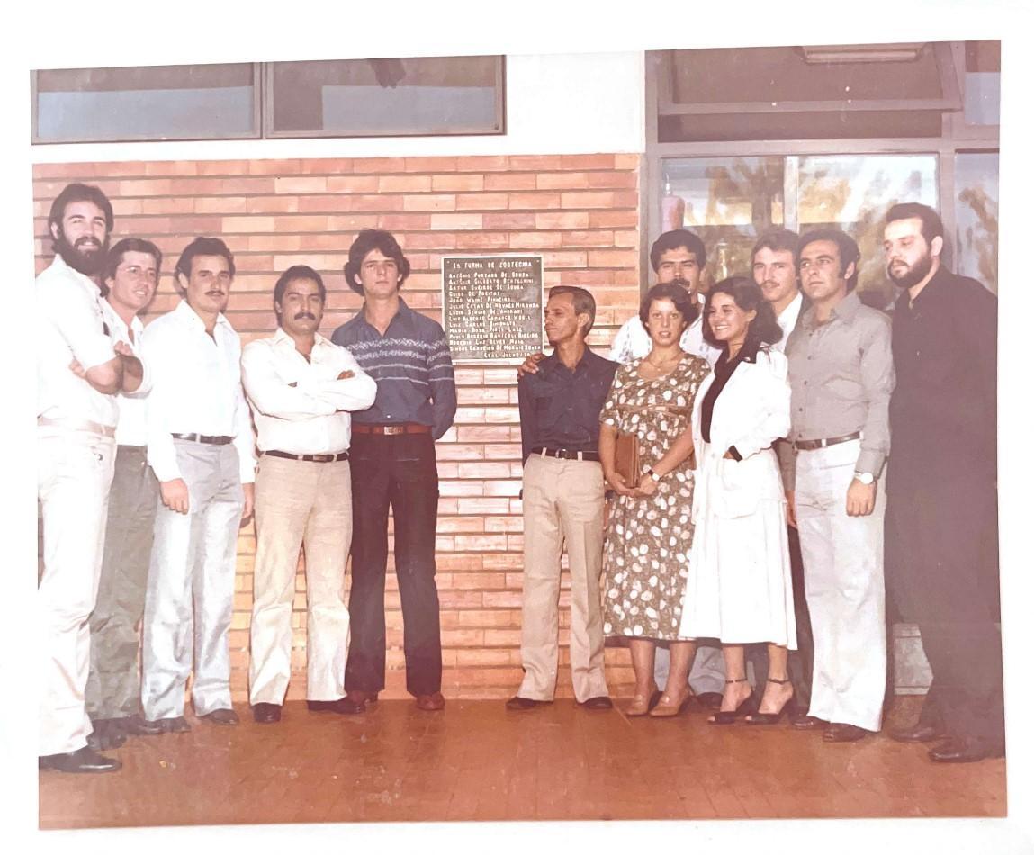 foto-da-primeira-turma-de-zootecnistas-formados-na-esal-prof-antonio-bertechini-segundo-a-esquerda